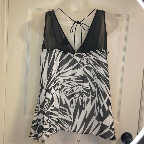 Authentic Icon spaghetti strap tank. Size M. - Picture 3 of 5